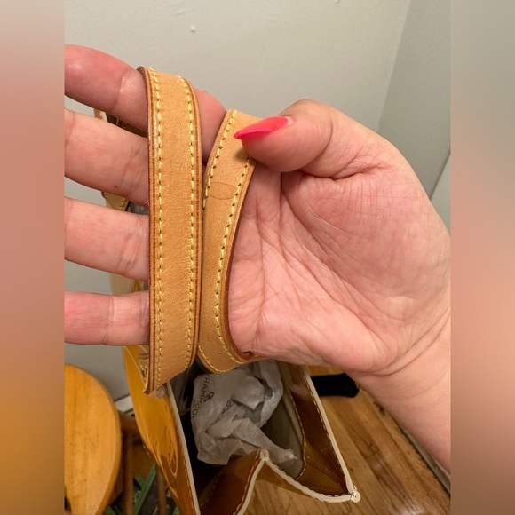 Small Vernis Lv bag - Picture 6 of 9